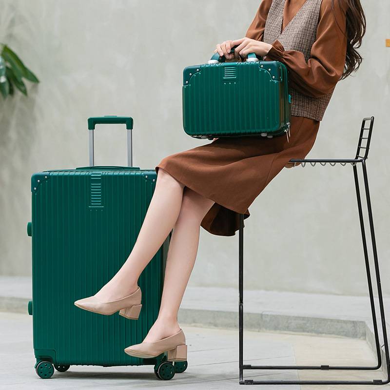 24 inch luggage bag with spacious interior