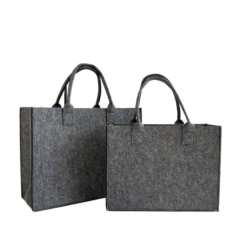 Felt tote bag with flat bottom for stability