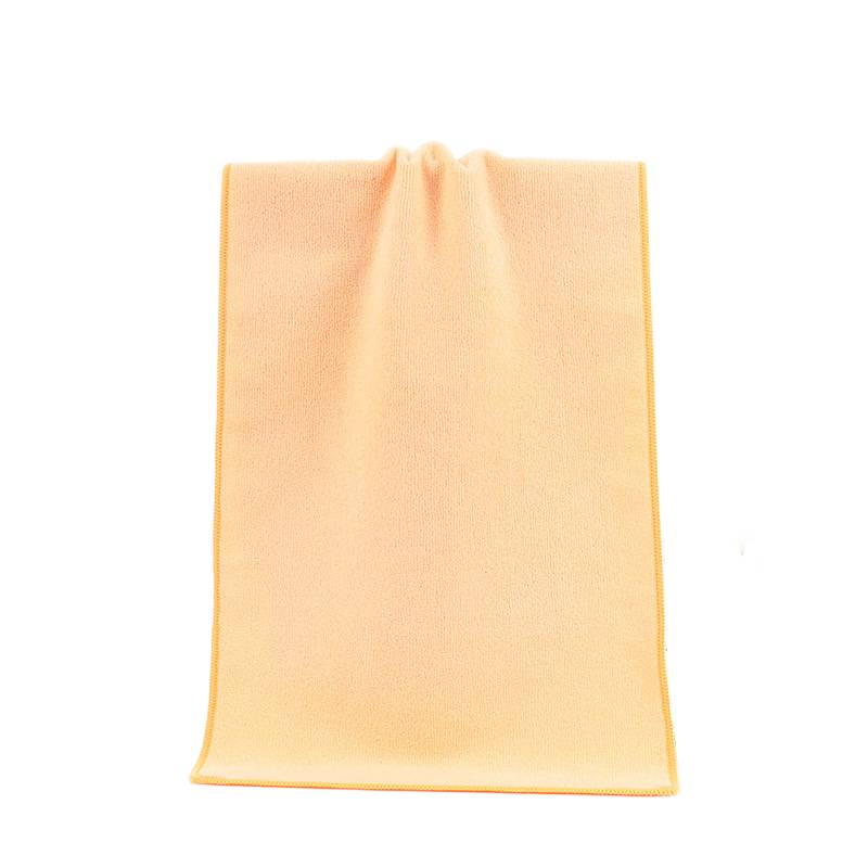 Soft and absorbent microfibre towel for daily use
