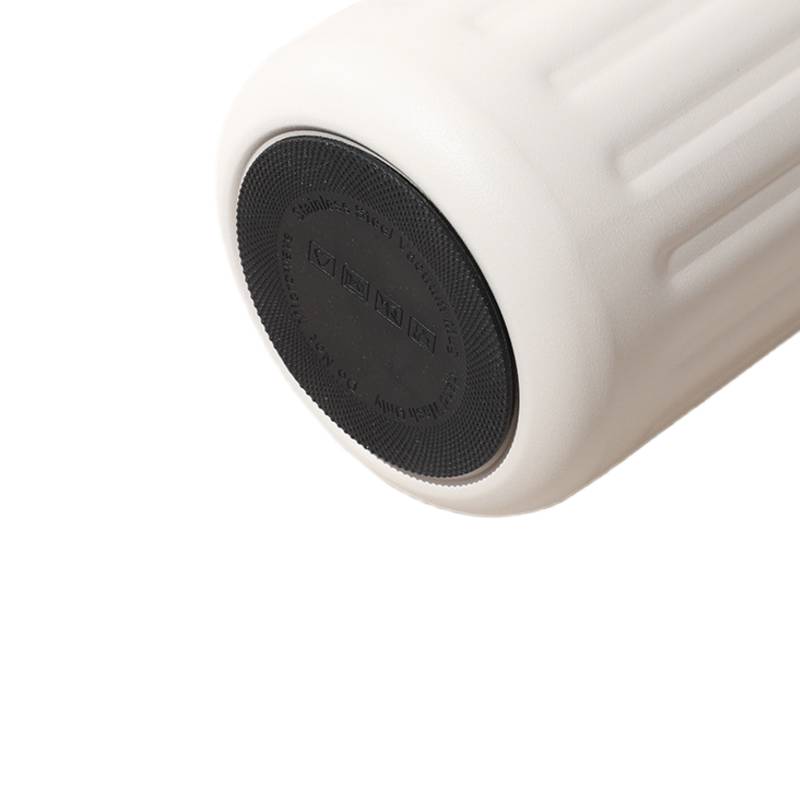 thermos mug bottom design detail