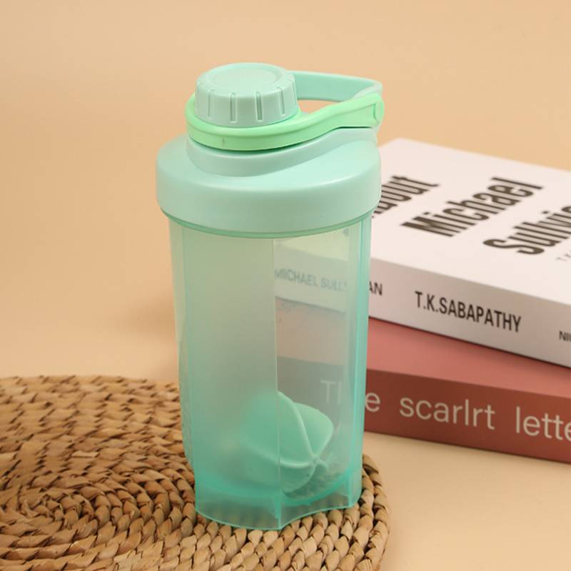 shaker bottle with plastic ball for gym protein mixing use
