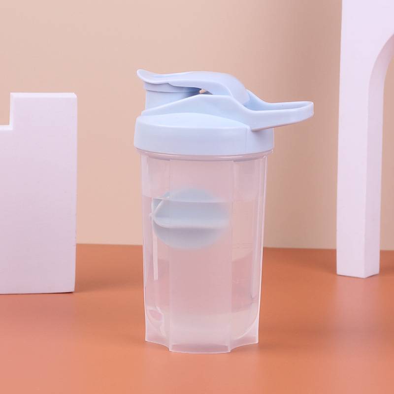 shaker bottle with plastic mixing ball
