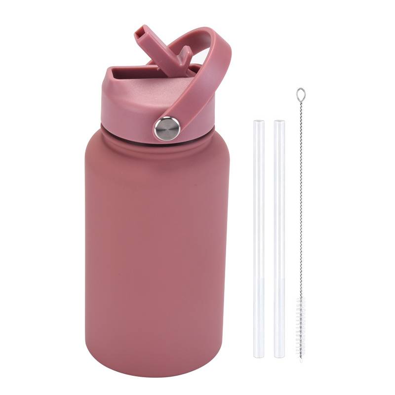 Includes Straw and Cleaning Brush Reusable straw and cleaning brush